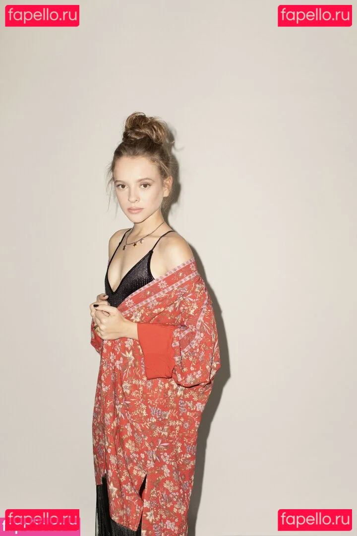 Shira Haas Onlyfans Photo Gallery 