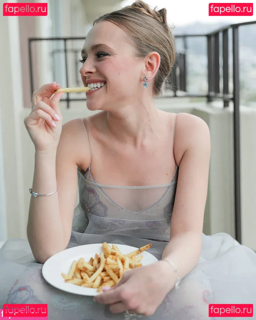 Shira Haas Onlyfans Photo Gallery 