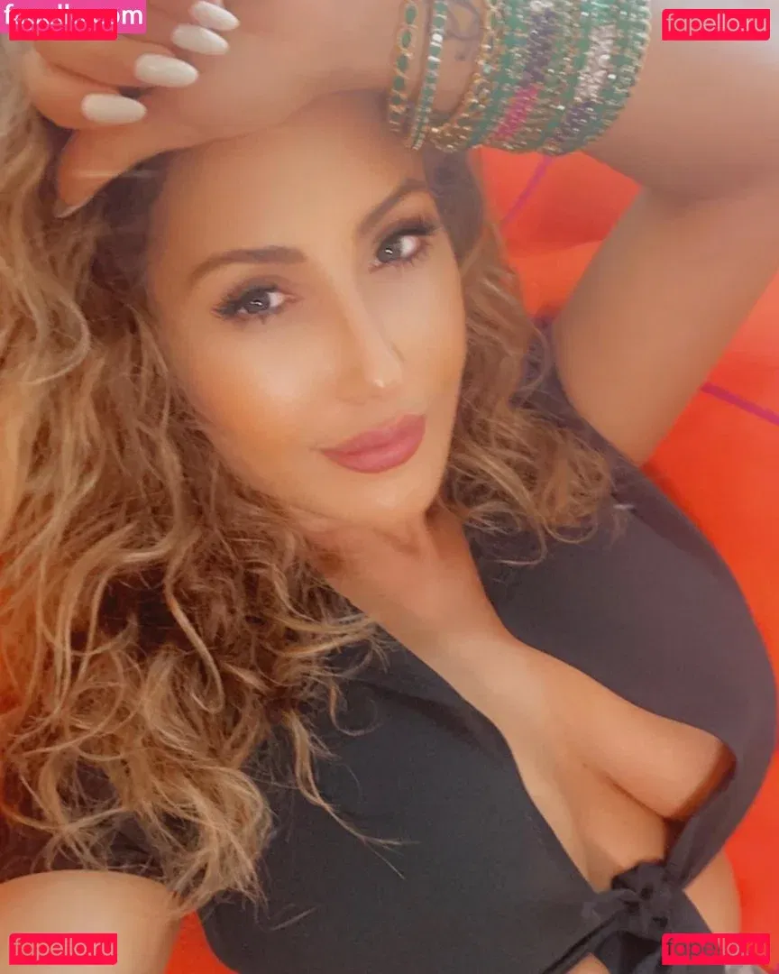 Sahar Manley Onlyfans Photo Gallery 