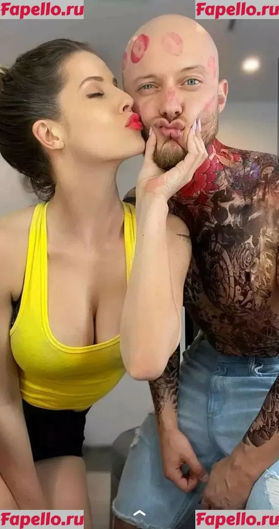 Amanda Cerny Onlyfans Photo Gallery 