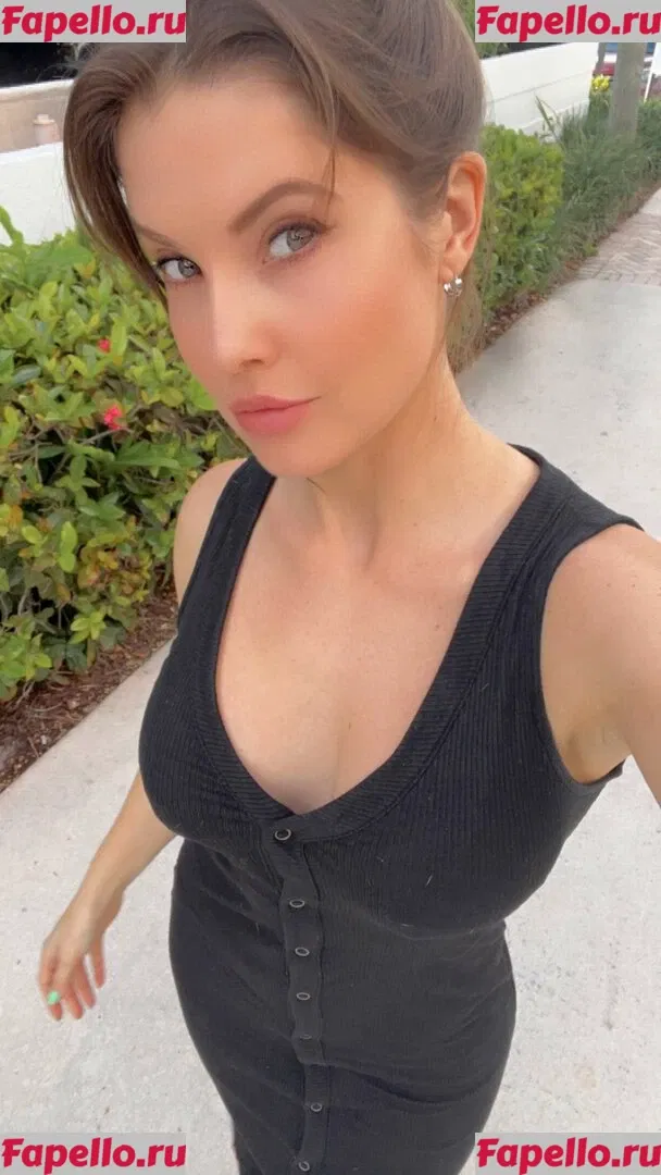 Amanda Cerny Onlyfans Photo Gallery 