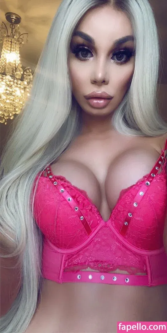 Lola Christina Onlyfans Photo Gallery 