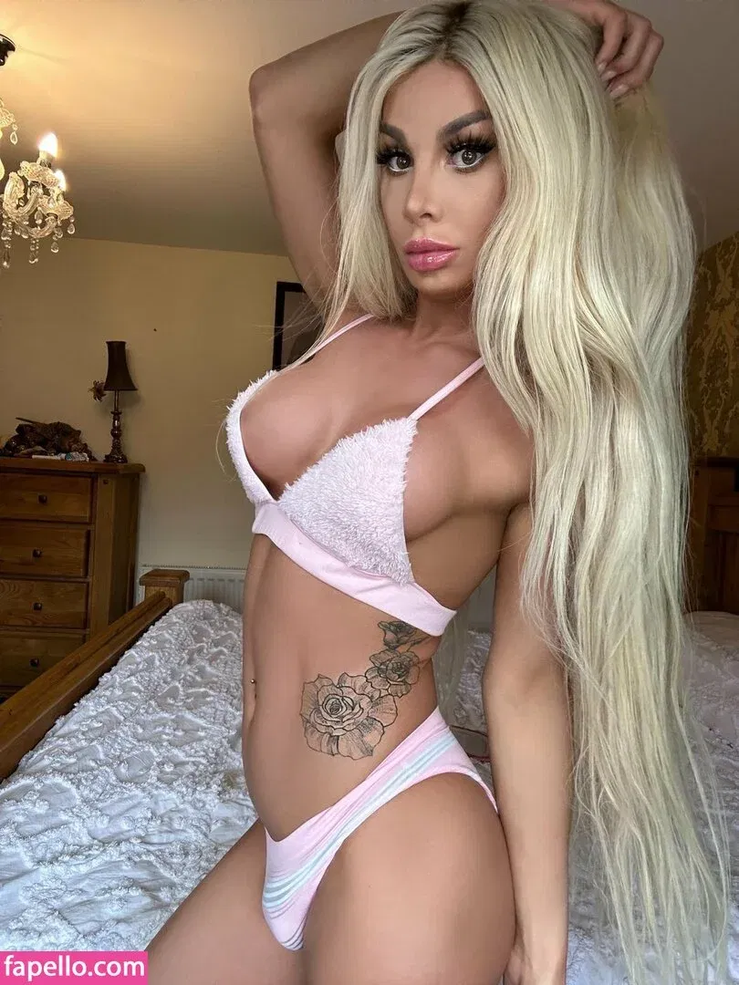 Lola Christina Onlyfans Photo Gallery 