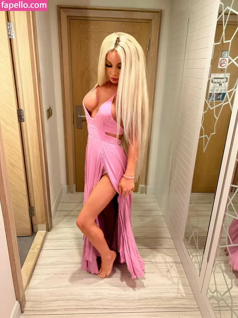 Lola Christina Onlyfans Photo Gallery 