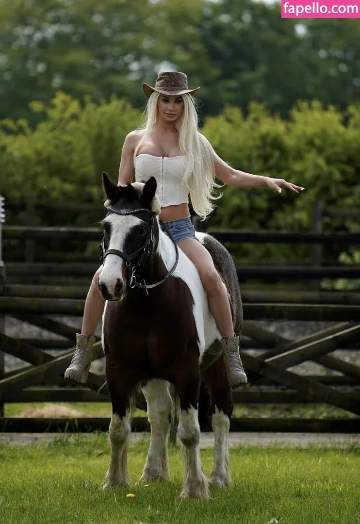 Lola Christina Onlyfans Photo Gallery 