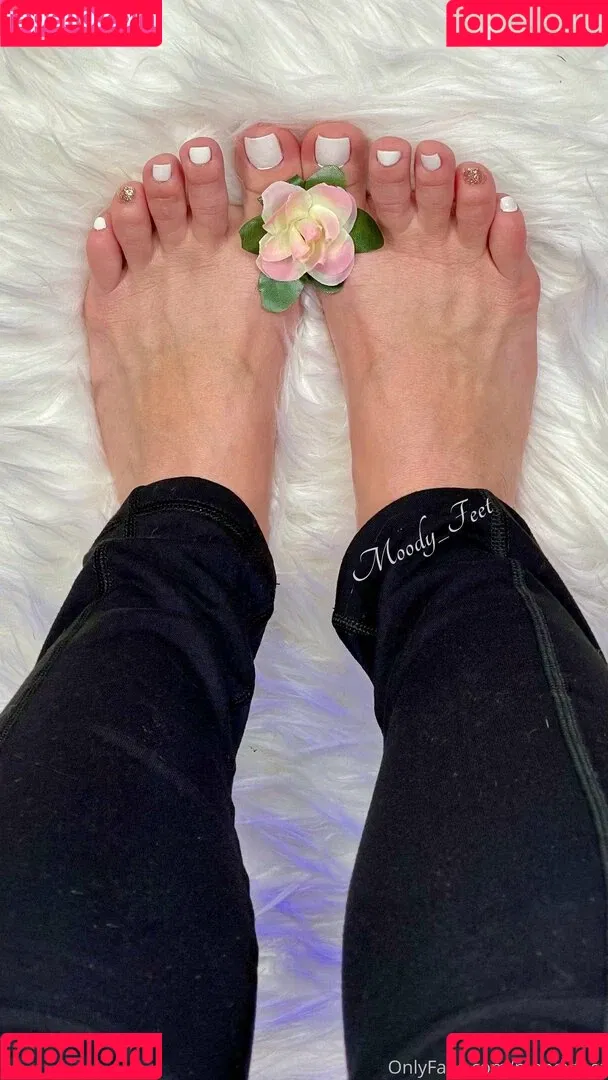 moodyfeet Onlyfans Photo Gallery 