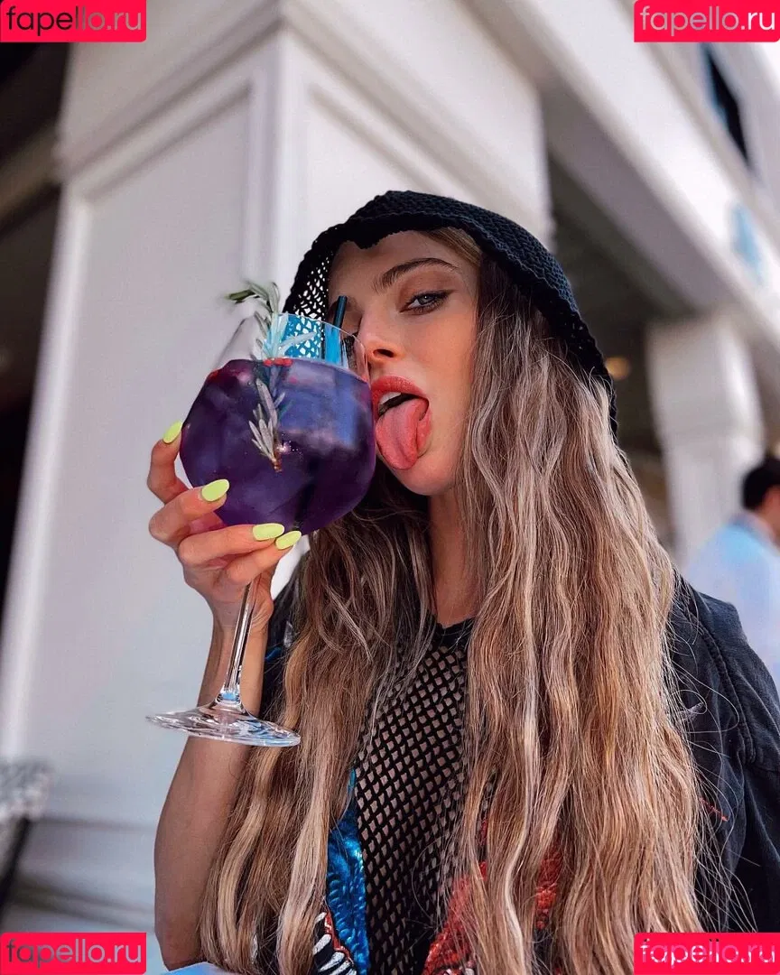 Anne Winters Onlyfans Photo Gallery 