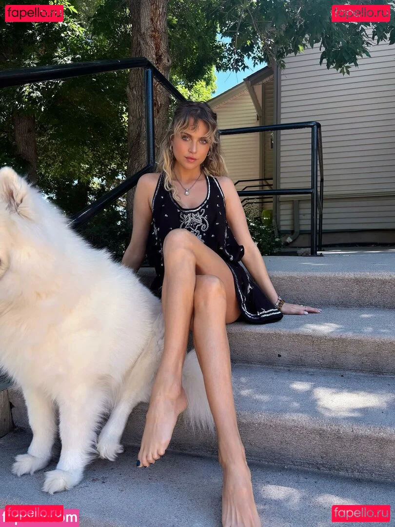 Anne Winters Onlyfans Photo Gallery 