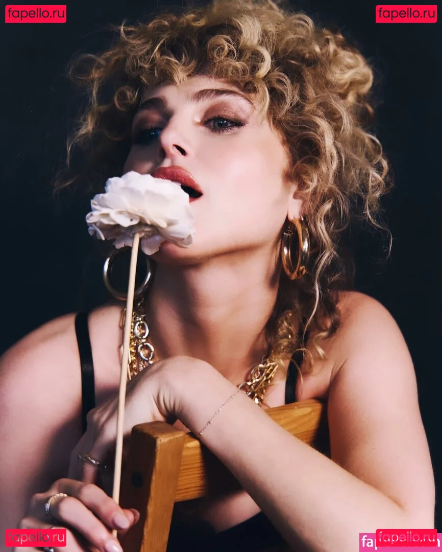 Anne Winters Onlyfans Photo Gallery 