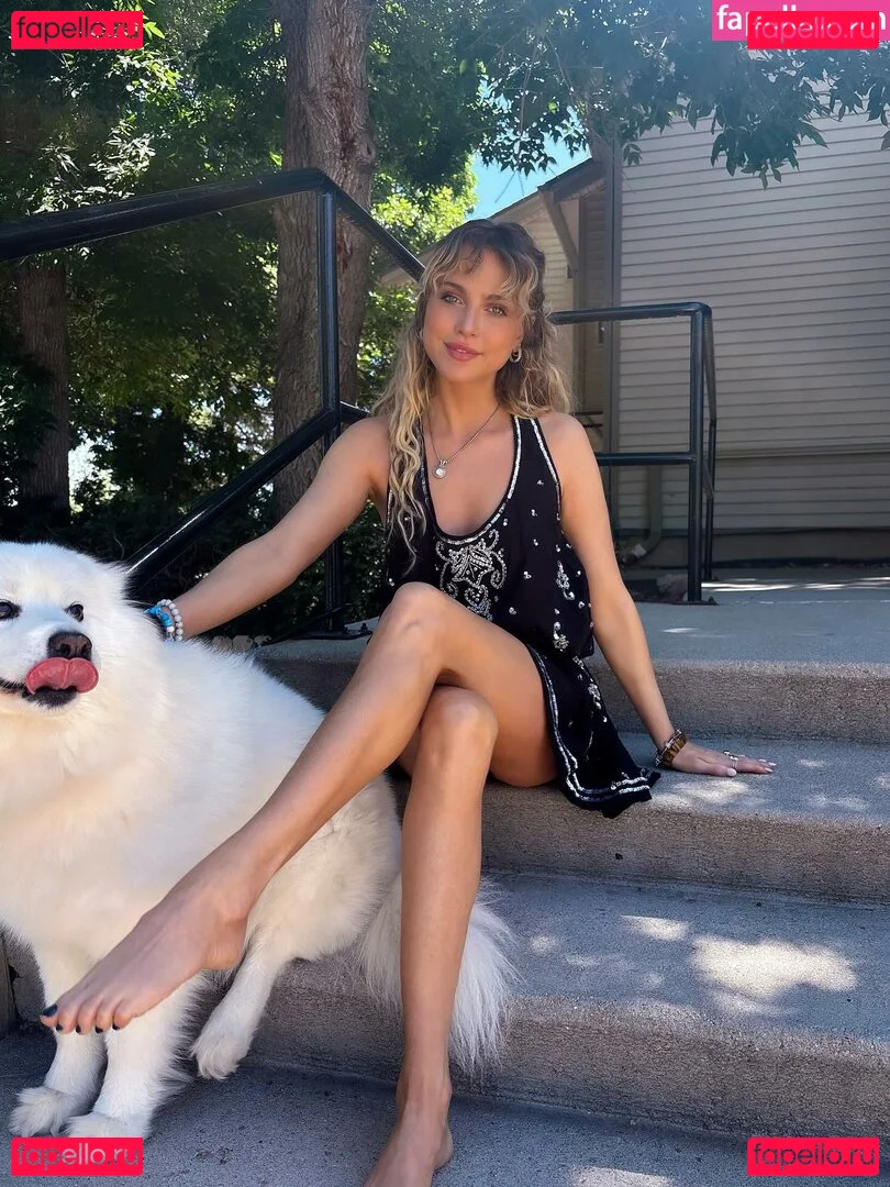 Anne Winters Onlyfans Photo Gallery 