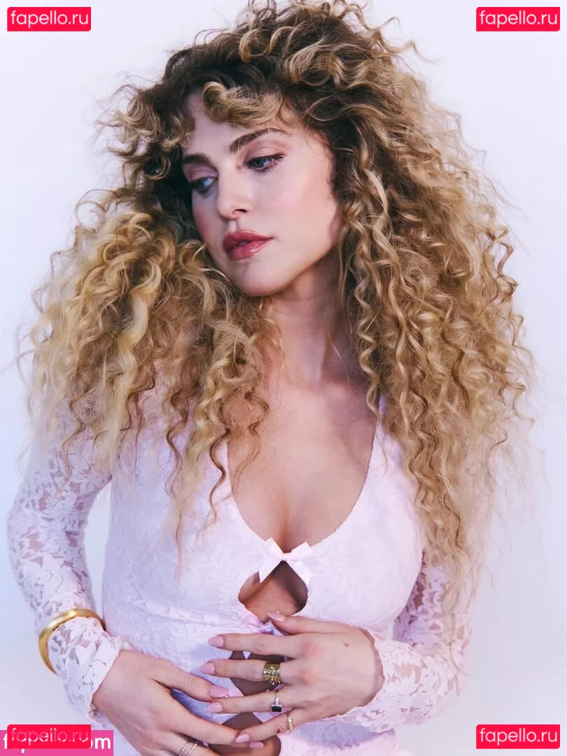 Anne Winters Onlyfans Photo Gallery 