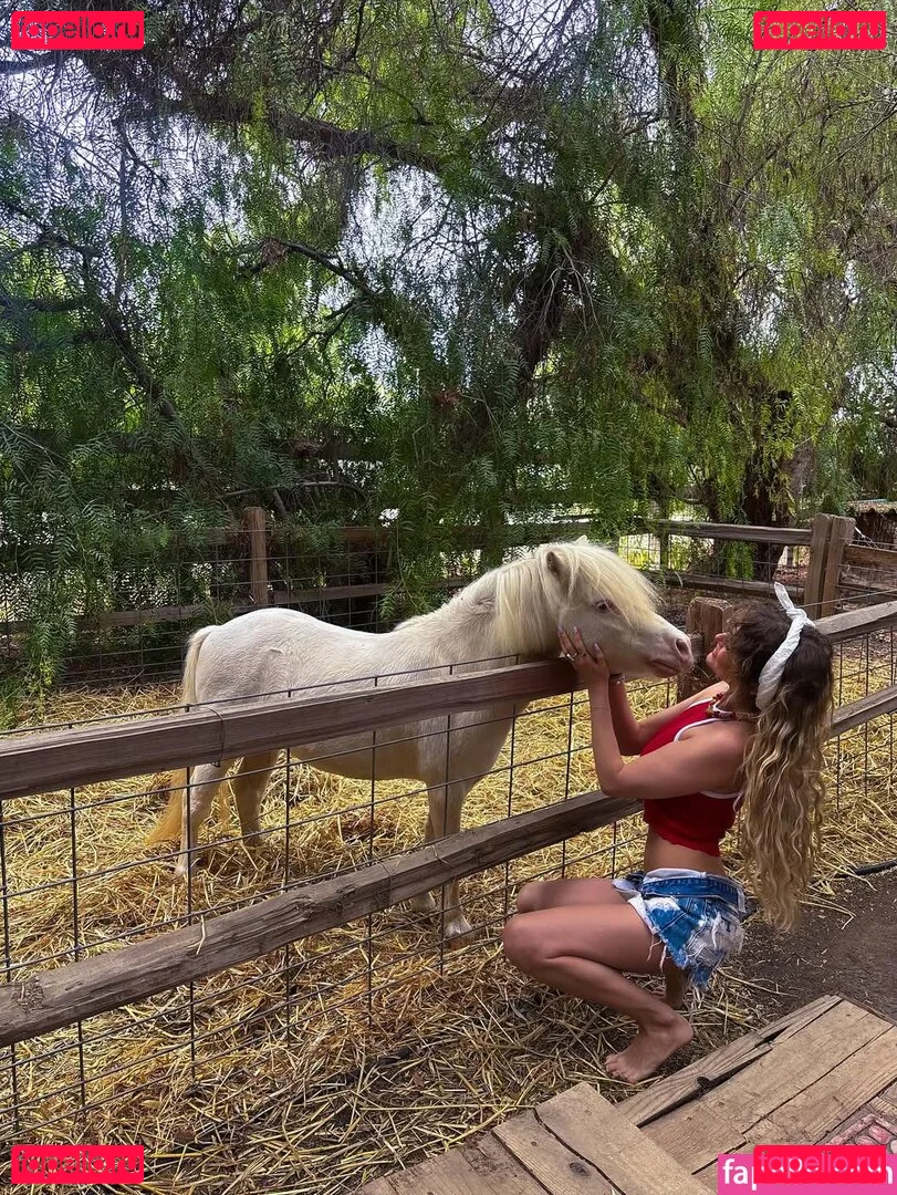 Anne Winters Onlyfans Photo Gallery 