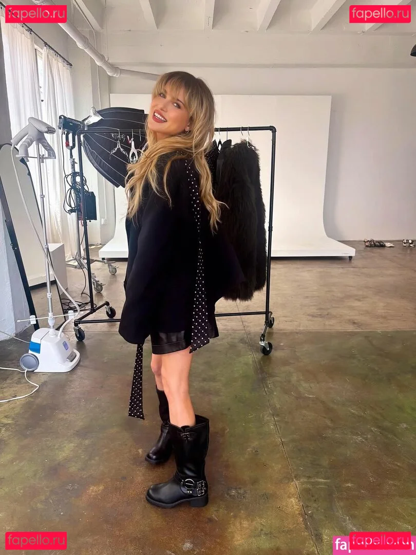 Anne Winters Onlyfans Photo Gallery 