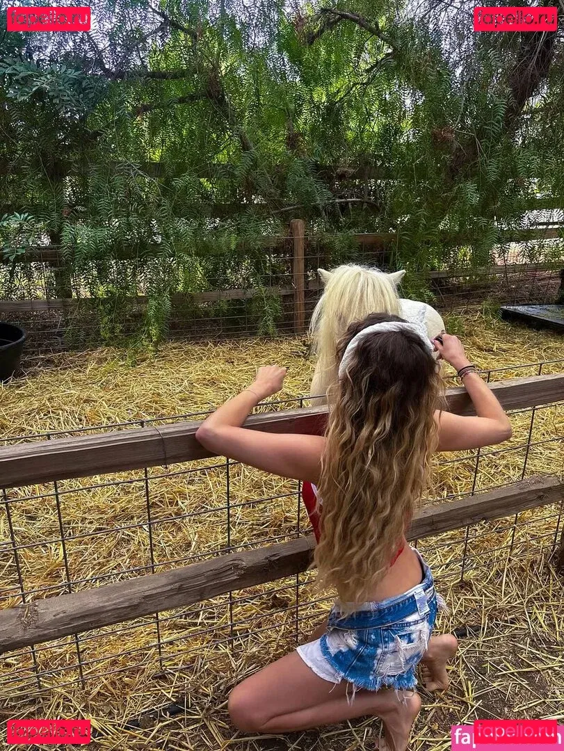 Anne Winters Onlyfans Photo Gallery 