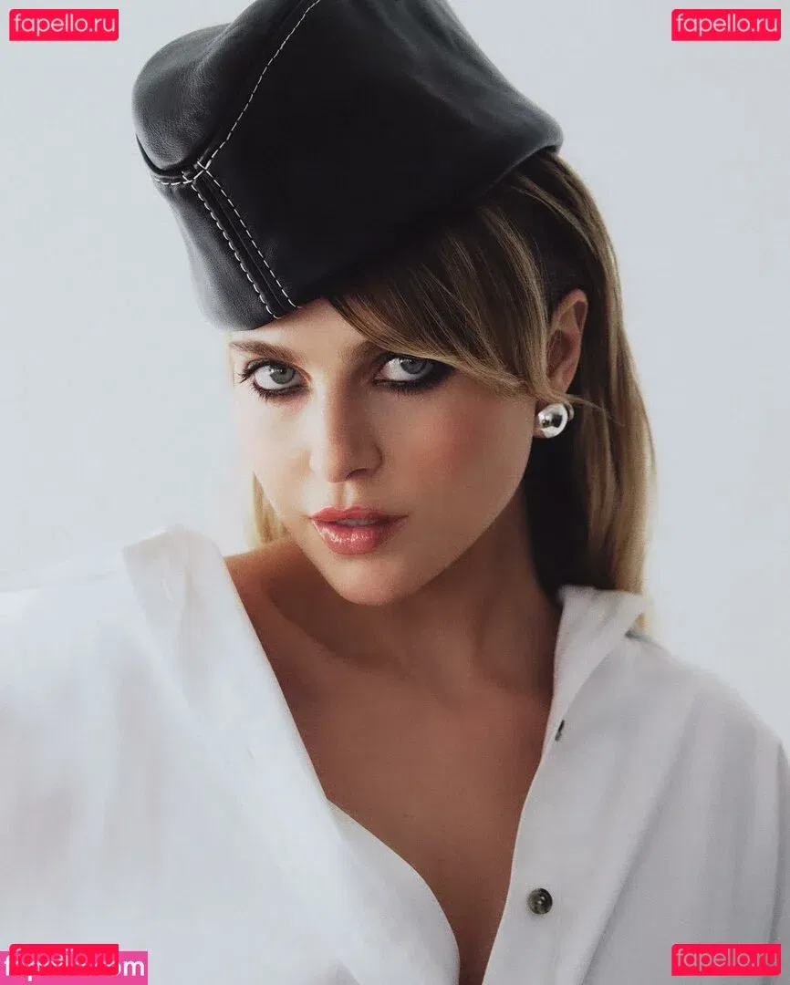 Anne Winters Onlyfans Photo Gallery 