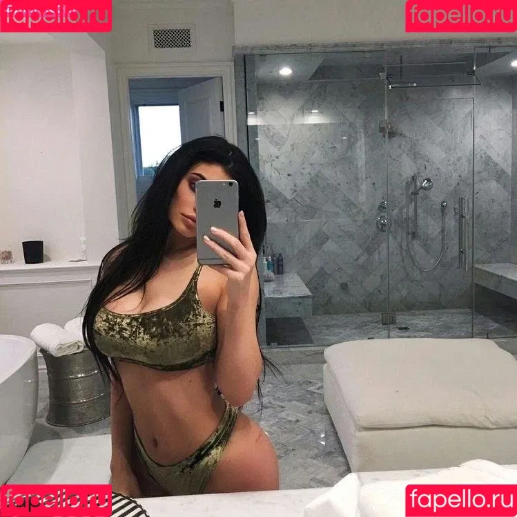 Kylie Jenner Onlyfans Photo Gallery 