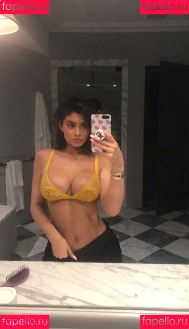 Kylie Jenner Onlyfans Photo Gallery 
