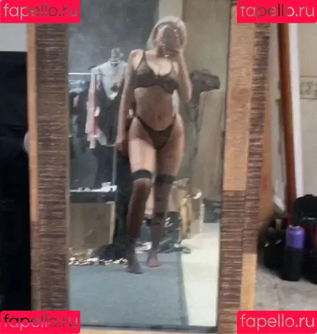 Kylie Jenner Onlyfans Photo Gallery 