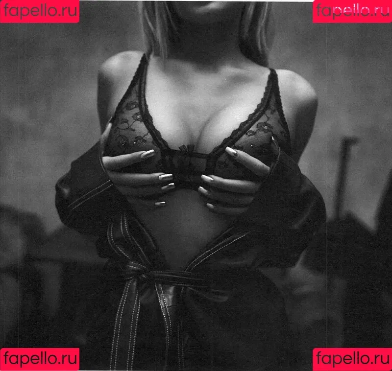 Kylie Jenner Onlyfans Photo Gallery 