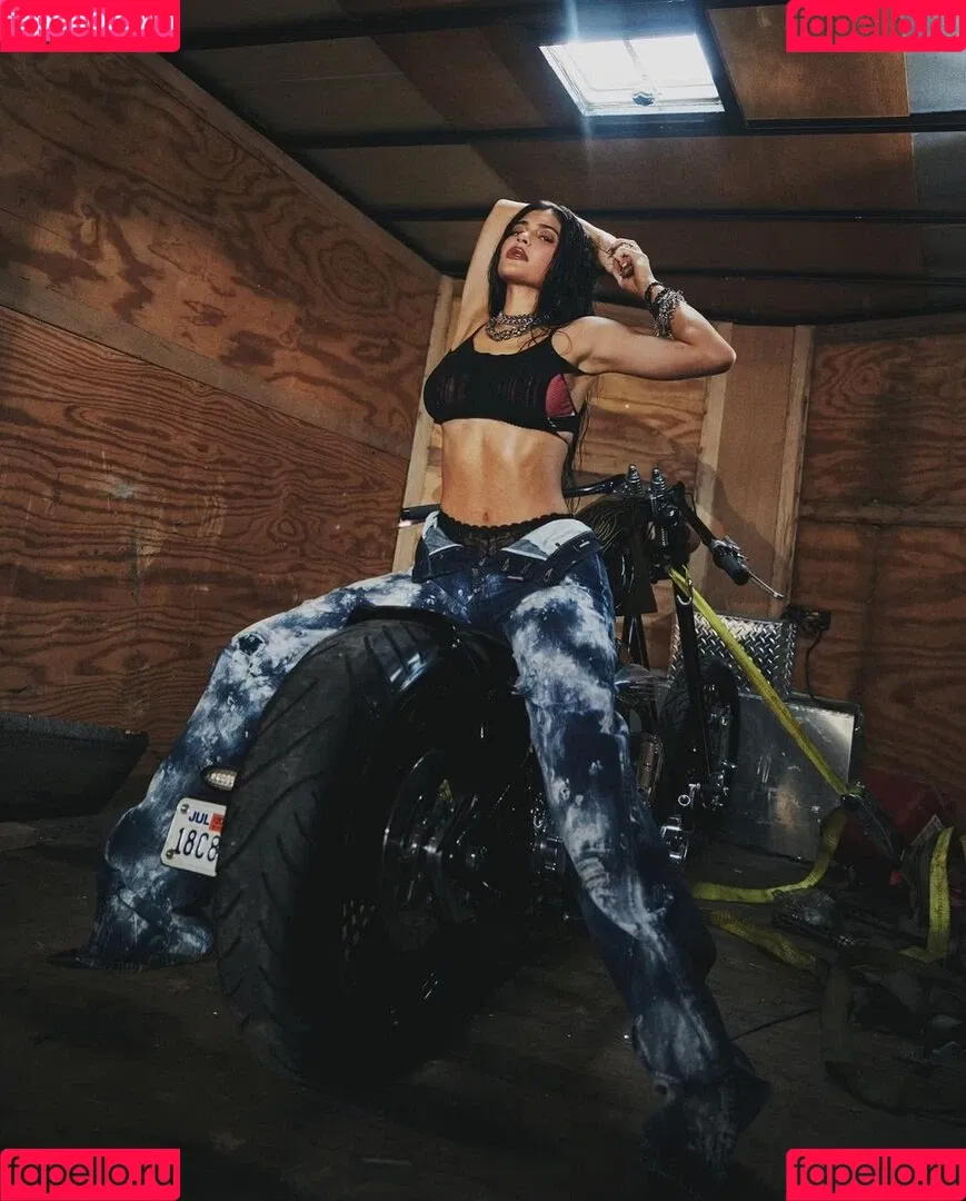 Kylie Jenner Onlyfans Photo Gallery 
