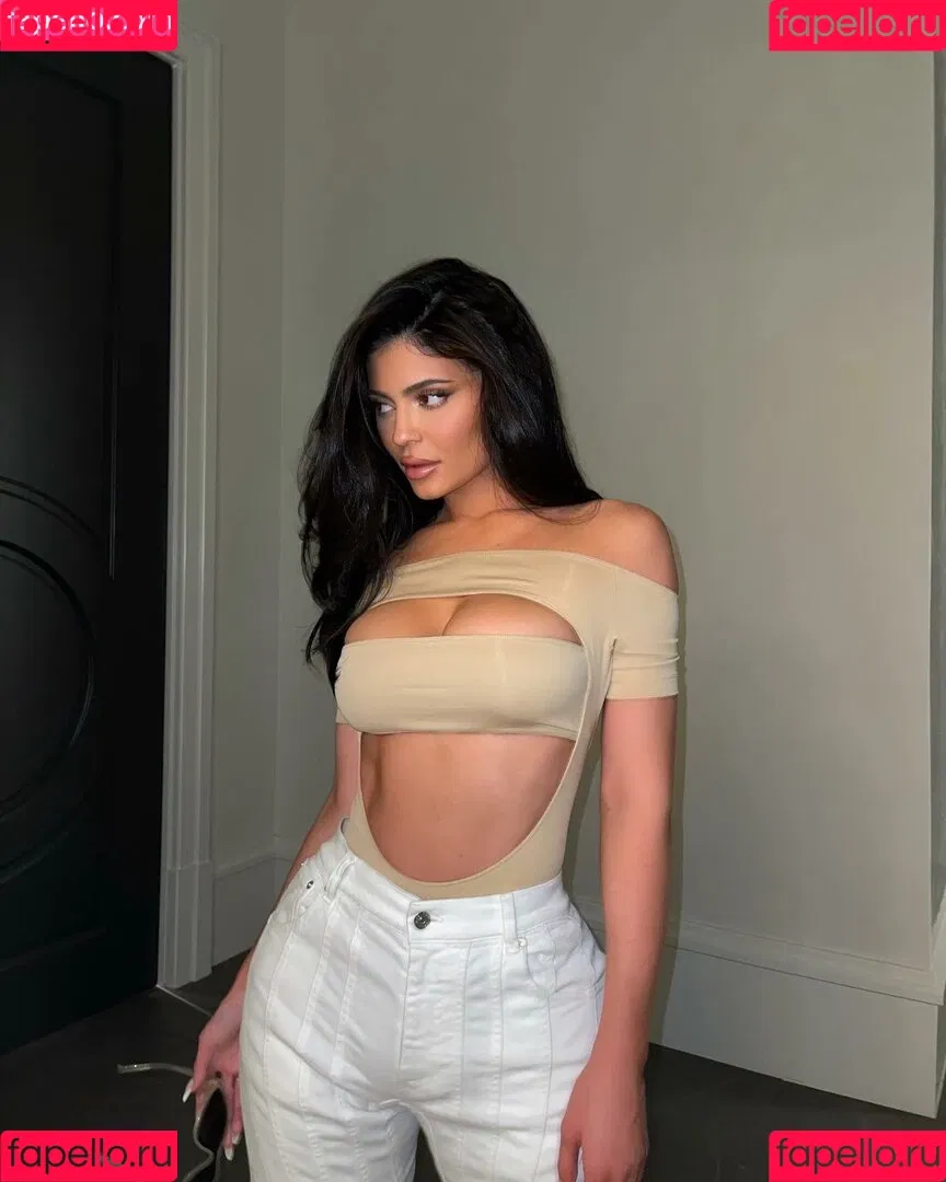 Kylie Jenner Onlyfans Photo Gallery 