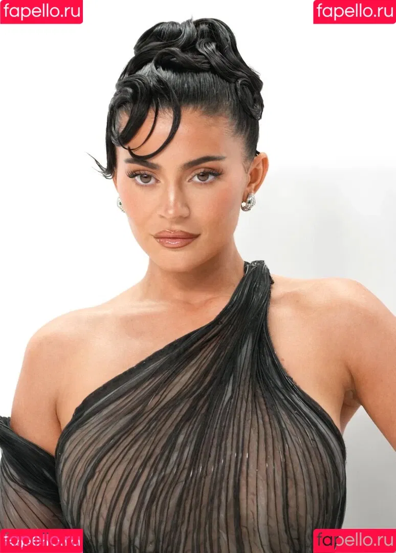 Kylie Jenner Onlyfans Photo Gallery 