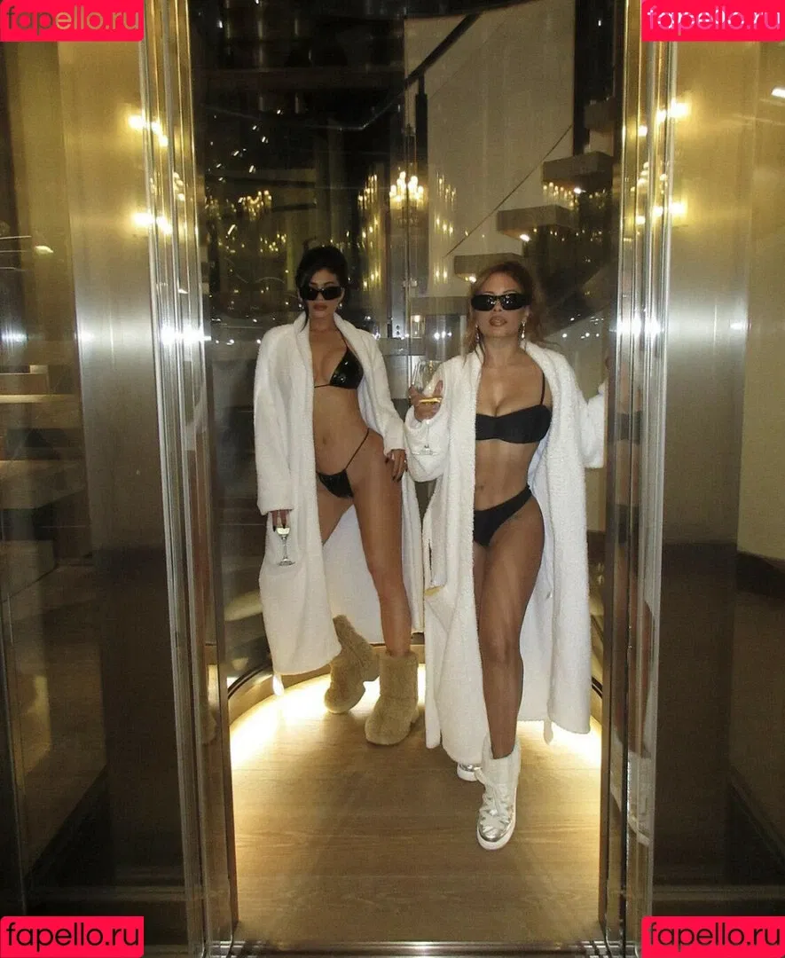 Kylie Jenner Onlyfans Photo Gallery 
