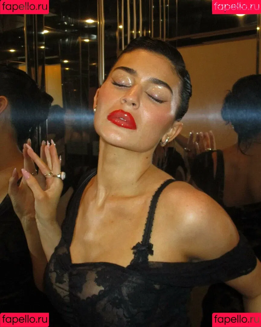 Kylie Jenner Onlyfans Photo Gallery 