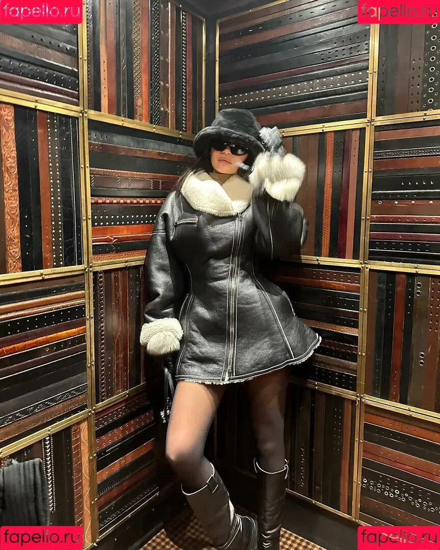 Kylie Jenner Onlyfans Photo Gallery 