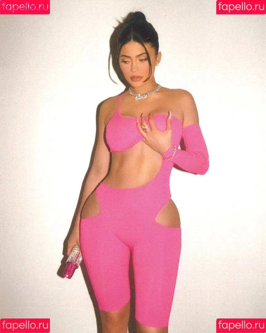 Kylie Jenner Onlyfans Photo Gallery 