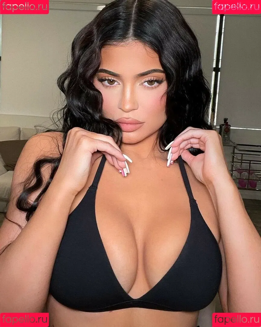 Kylie Jenner Onlyfans Photo Gallery 