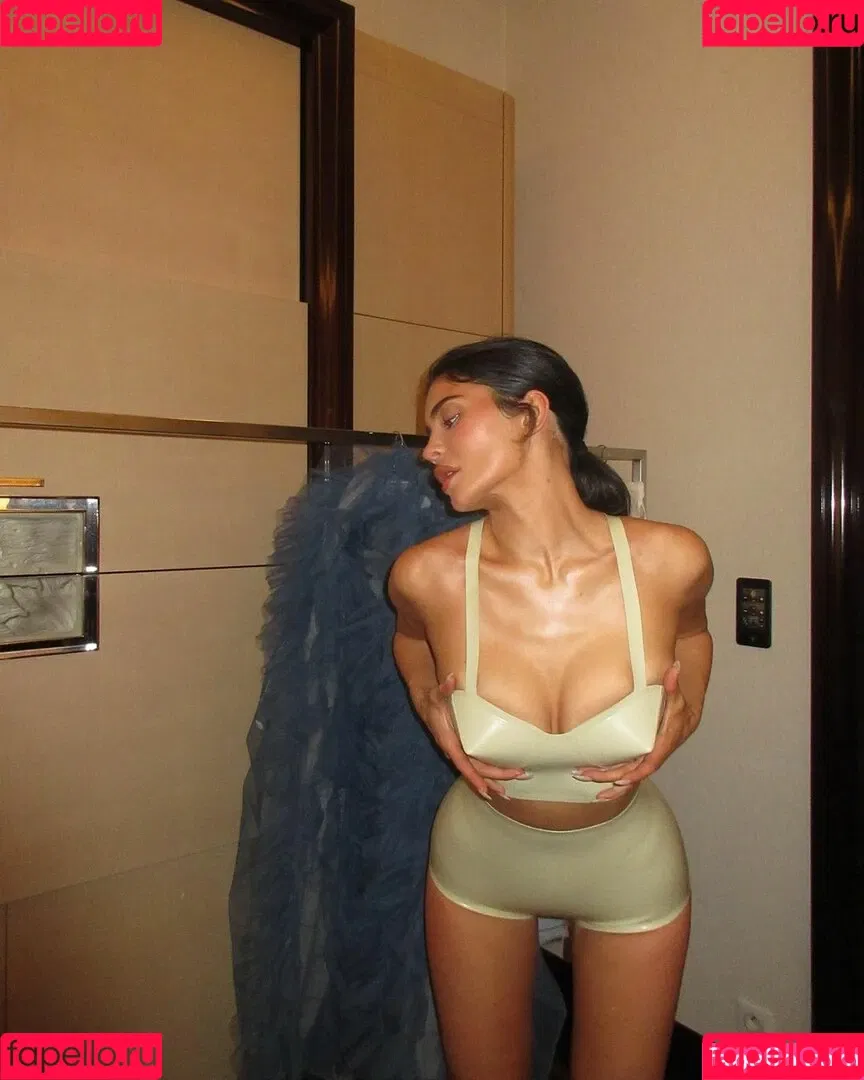 Kylie Jenner Onlyfans Photo Gallery 