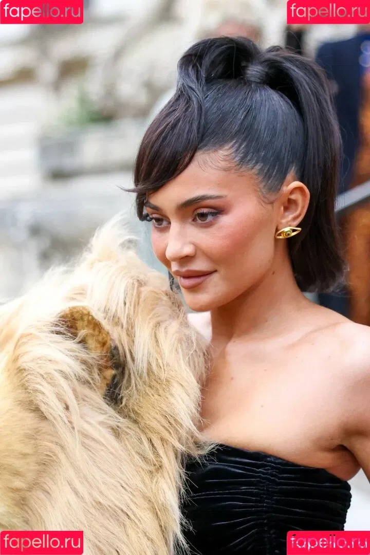 Kylie Jenner Onlyfans Photo Gallery 