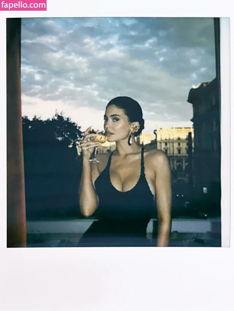 Kylie Jenner Onlyfans Photo Gallery 