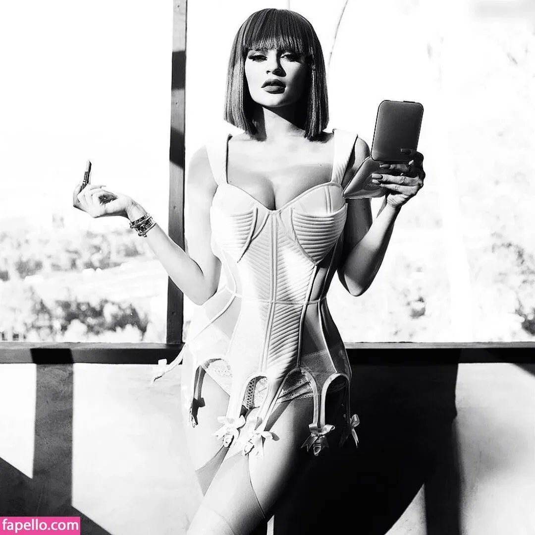 Kylie Jenner Onlyfans Photo Gallery 