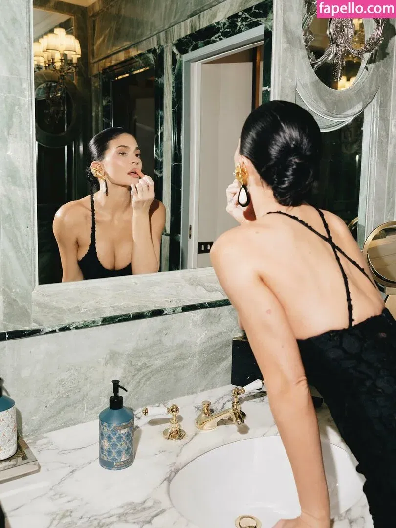 Kylie Jenner Onlyfans Photo Gallery 