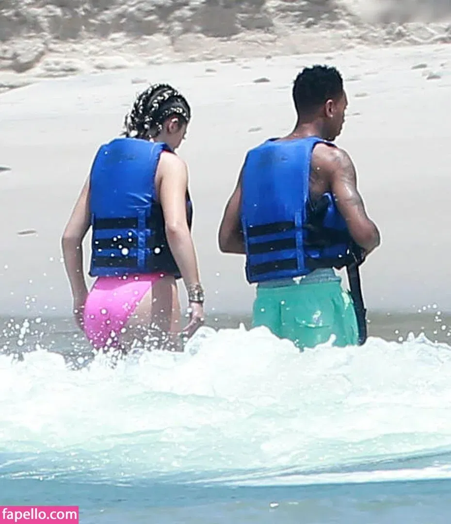 Kylie Jenner Onlyfans Photo Gallery 