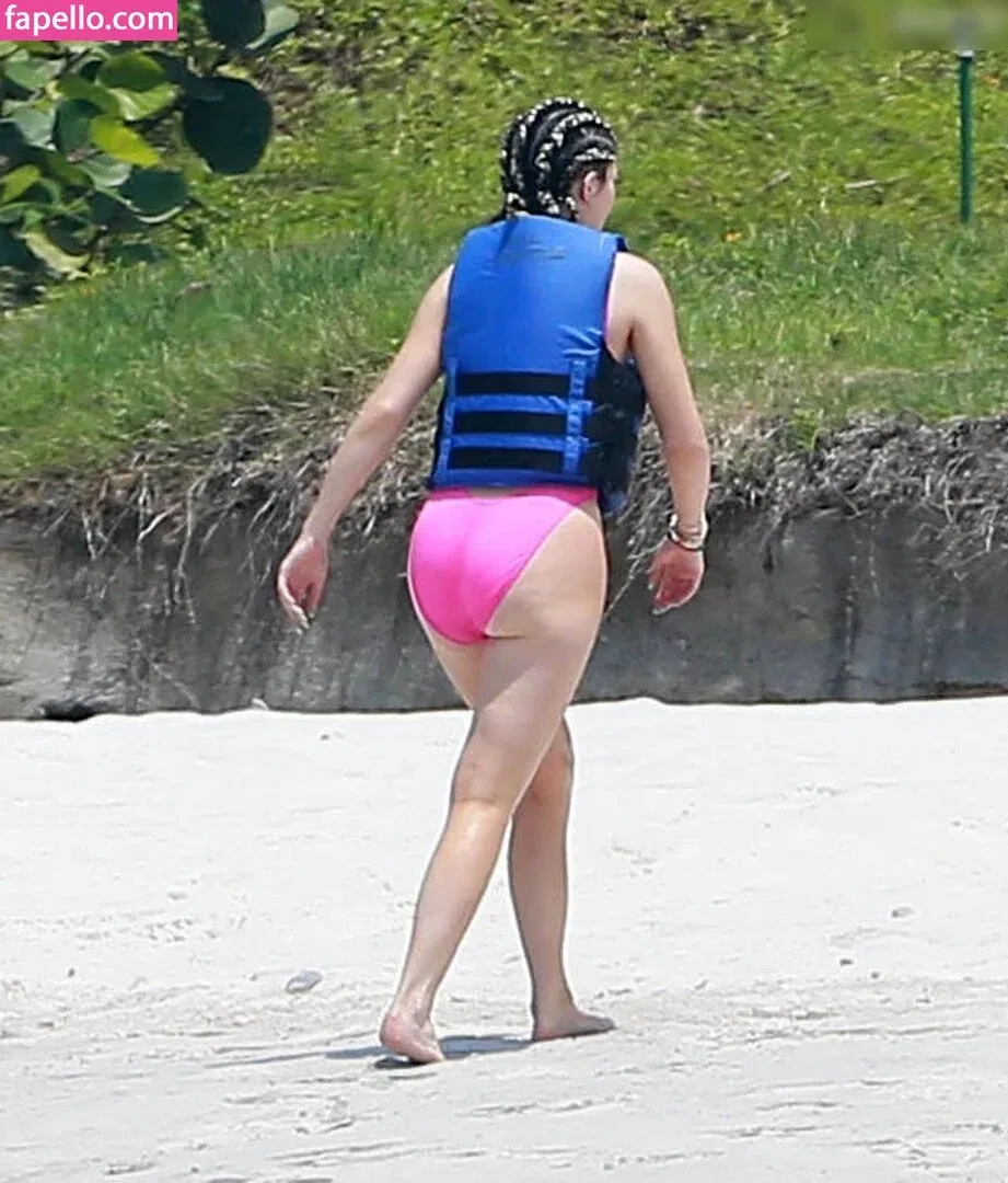 Kylie Jenner Onlyfans Photo Gallery 