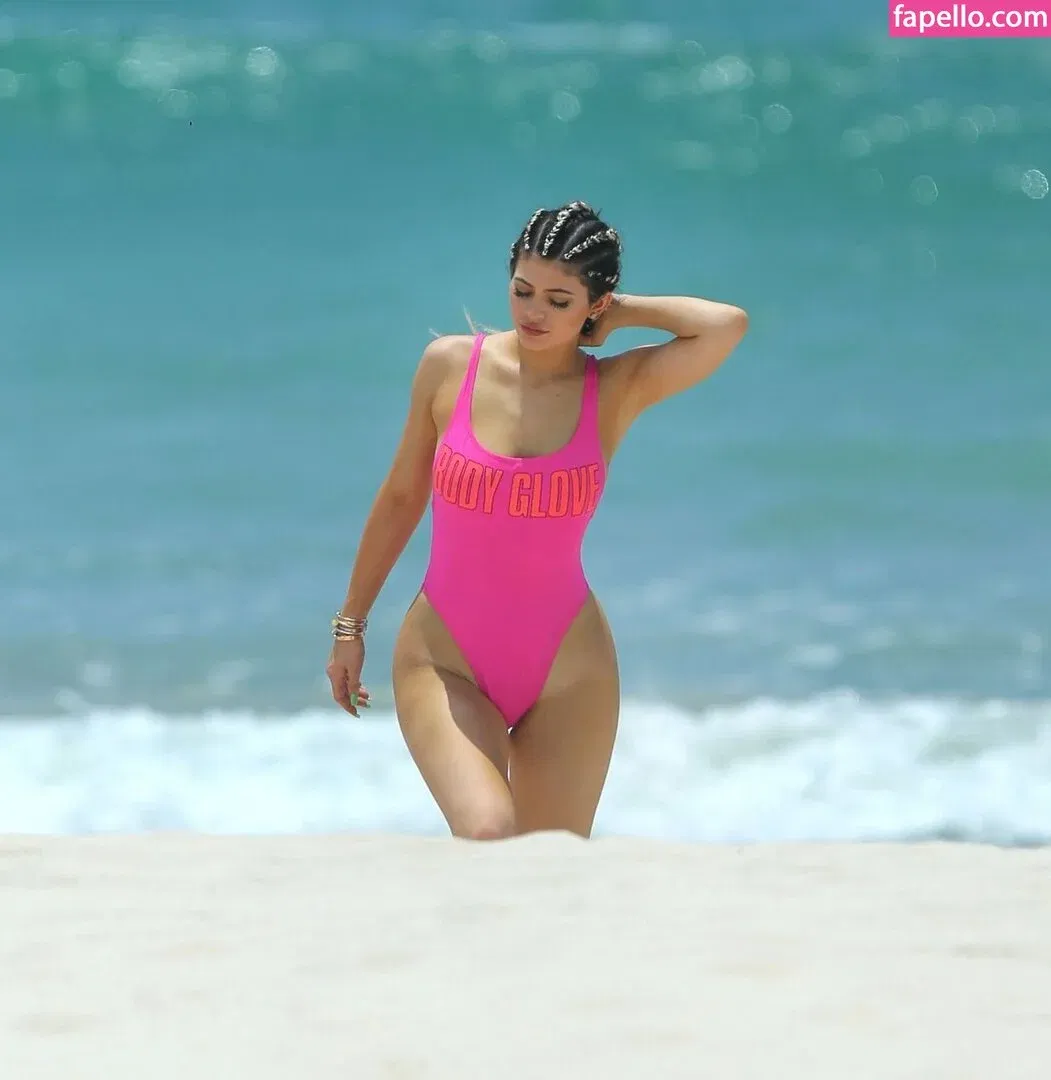 Kylie Jenner Onlyfans Photo Gallery 