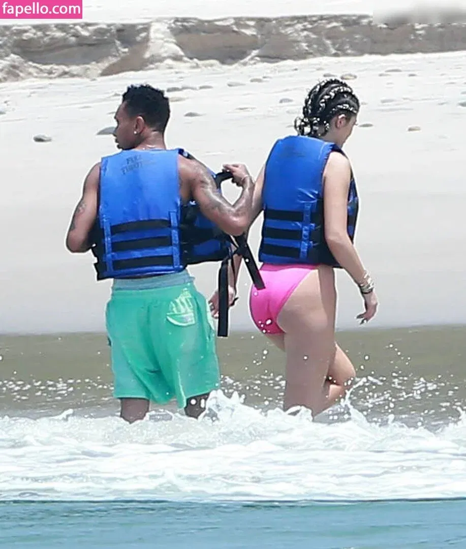 Kylie Jenner Onlyfans Photo Gallery 