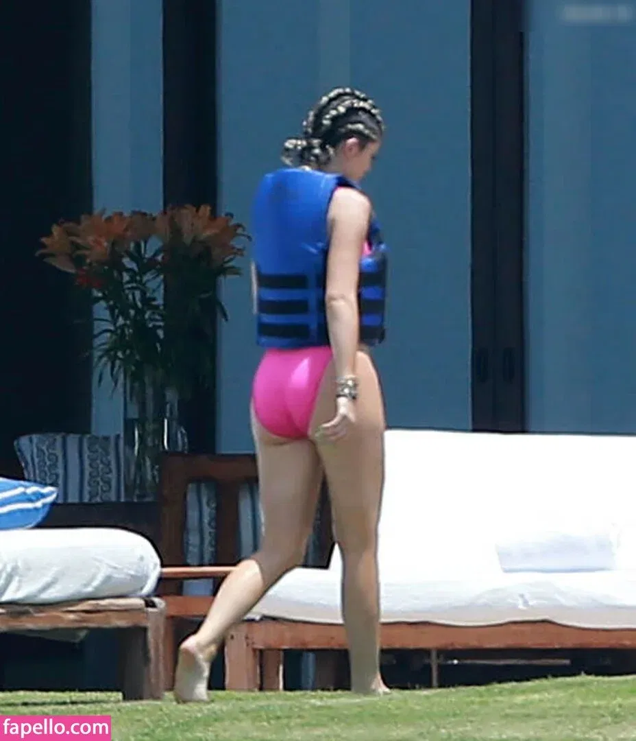 Kylie Jenner Onlyfans Photo Gallery 