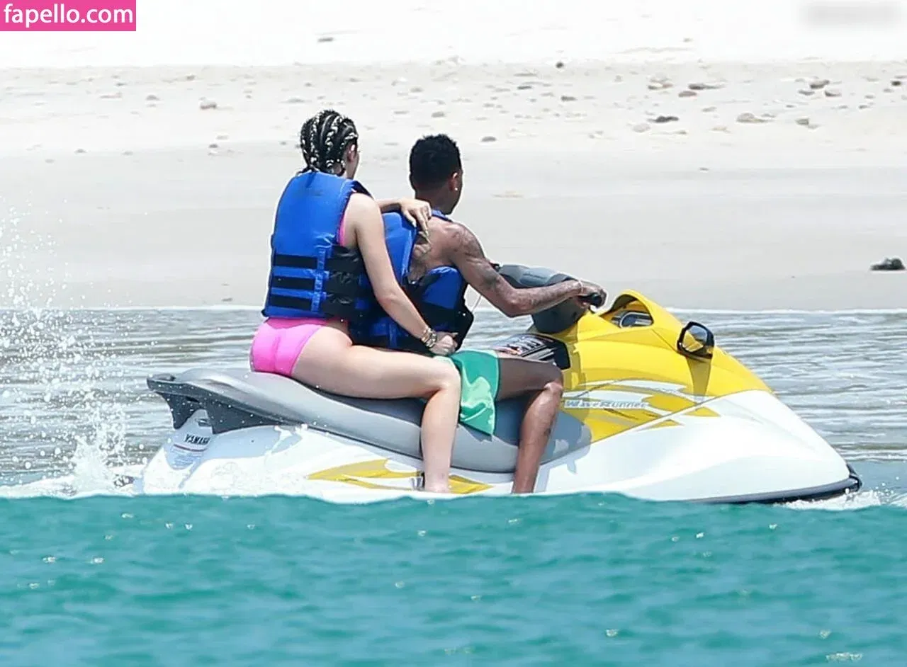 Kylie Jenner Onlyfans Photo Gallery 