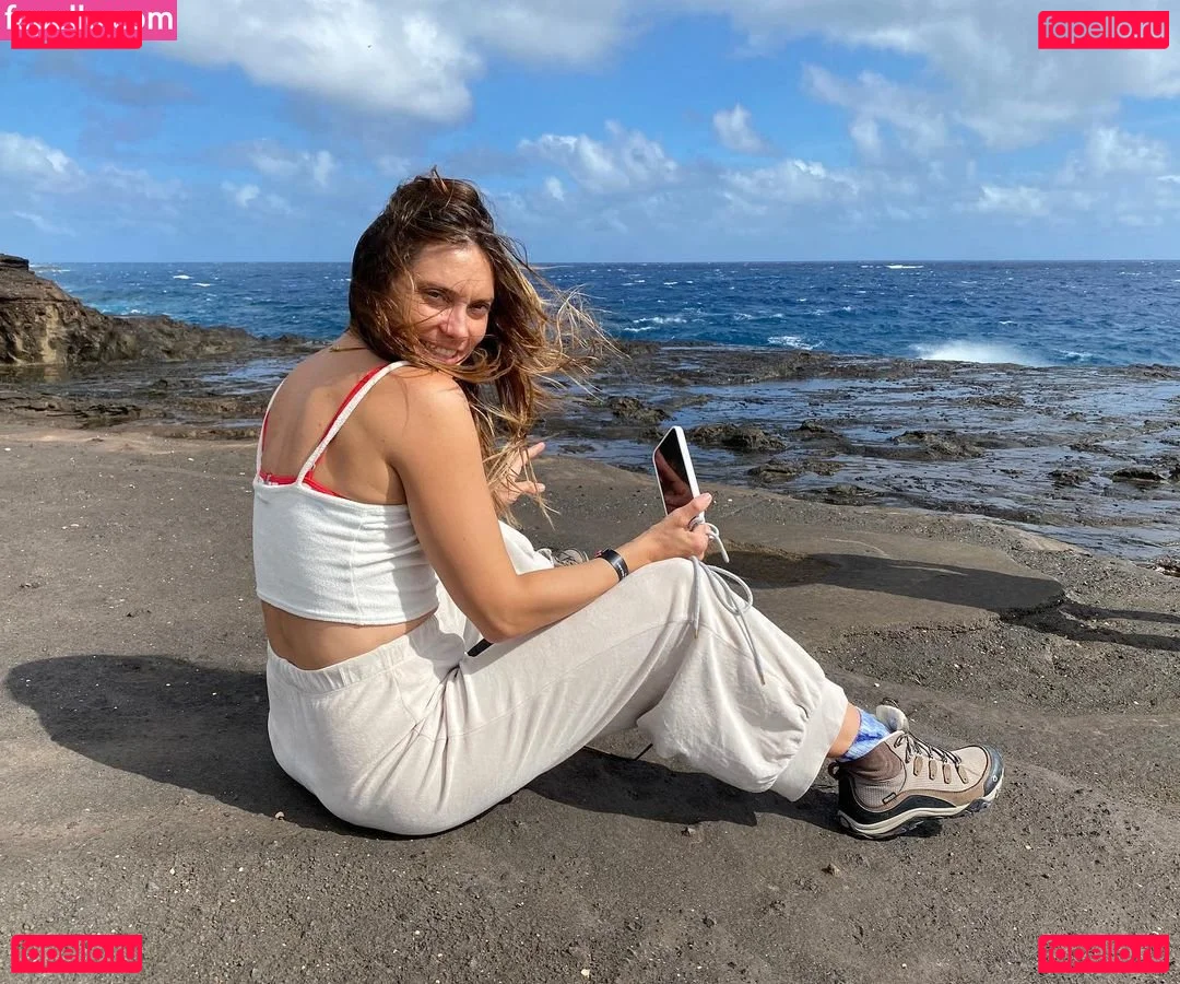 Spencer Grammer Onlyfans Photo Gallery 