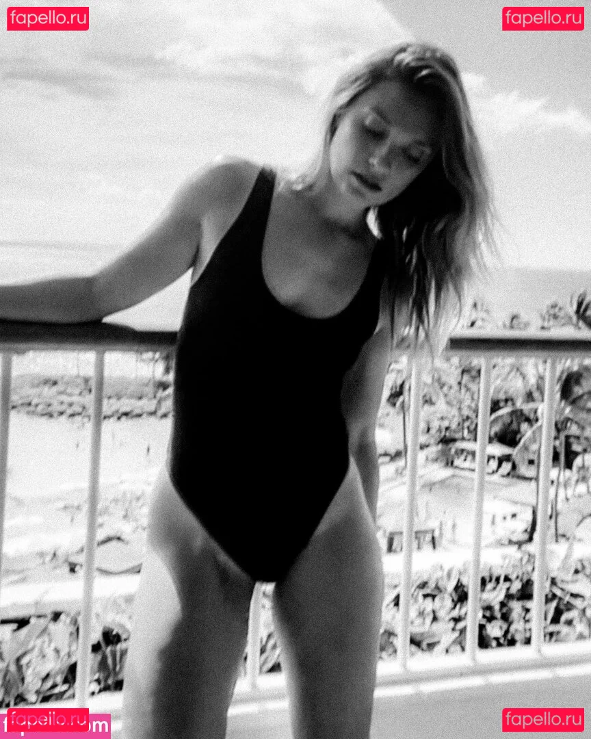 Spencer Grammer Onlyfans Photo Gallery 