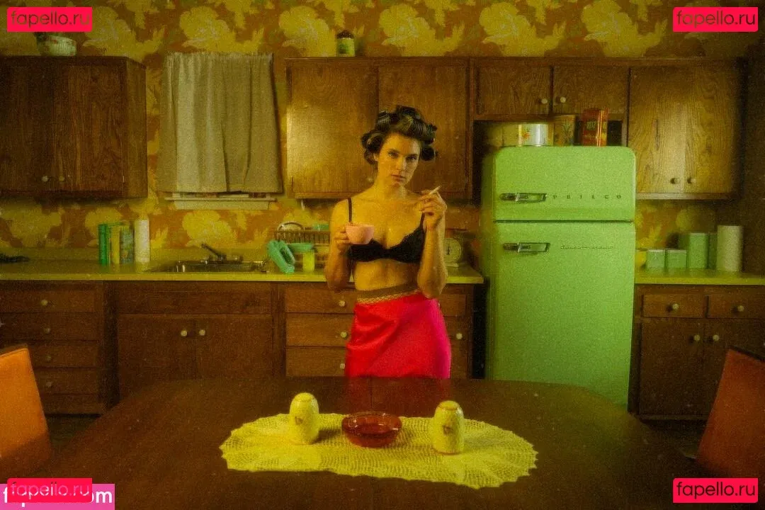 Spencer Grammer Onlyfans Photo Gallery 