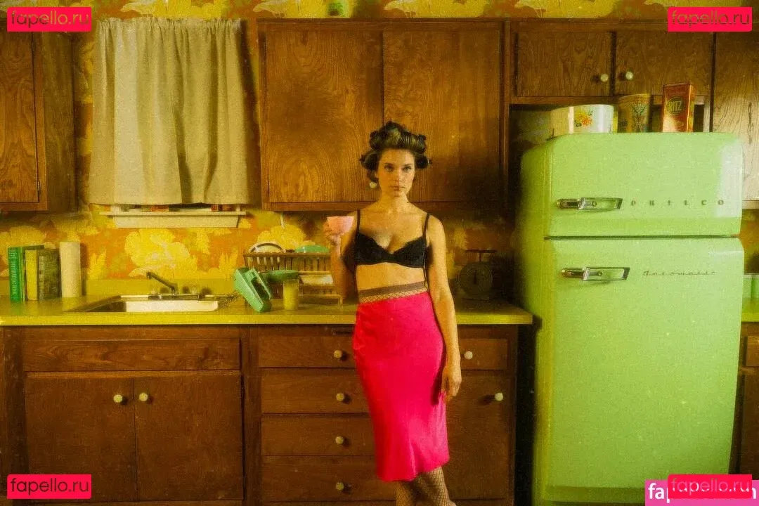 Spencer Grammer Onlyfans Photo Gallery 