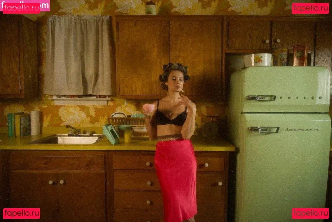 Spencer Grammer Onlyfans Photo Gallery 