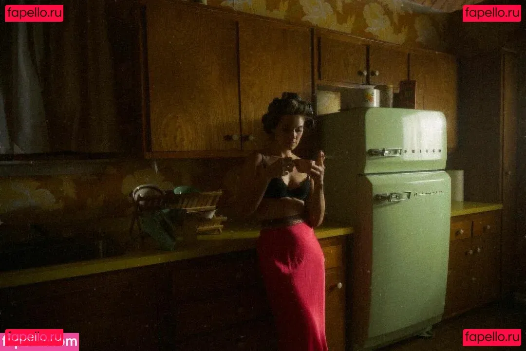 Spencer Grammer Onlyfans Photo Gallery 