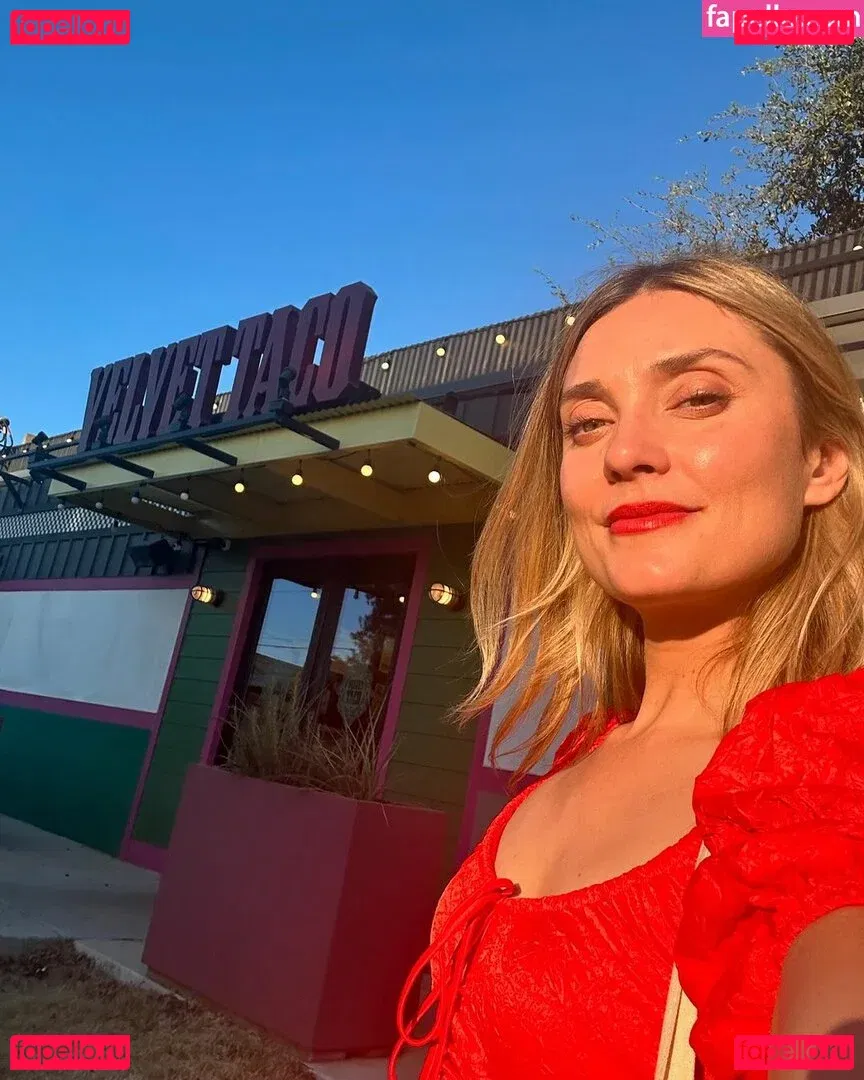 Spencer Grammer Onlyfans Photo Gallery 