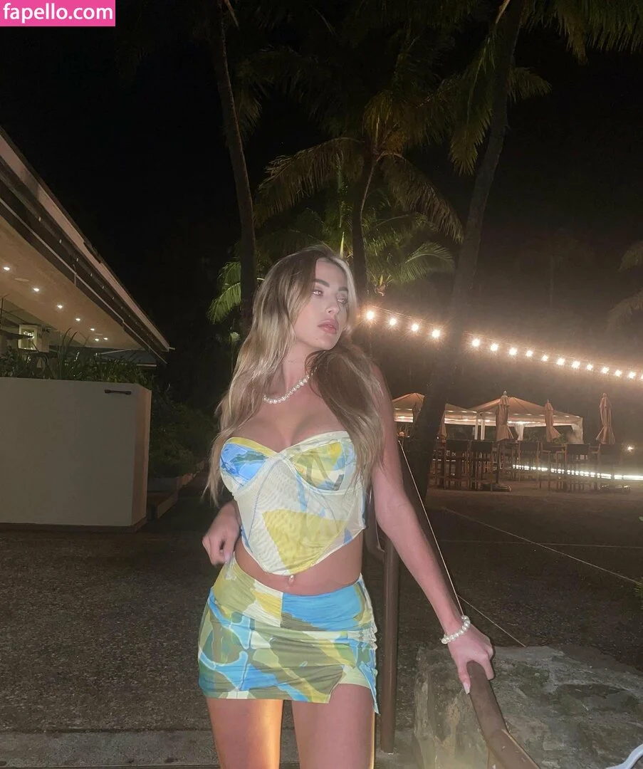 Azul Hermosa Onlyfans Photo Gallery 